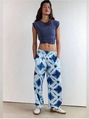 Free People FP Movement Hot Shot Crossover Set in Shibori Navy Combo Tie Dye-M